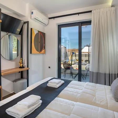 Villa Luxury Mare - With 150m Pool *