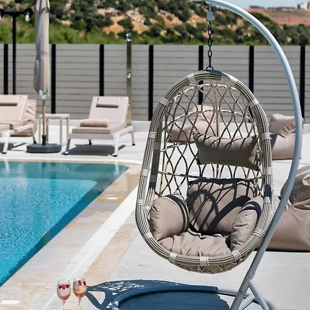 Luxury Mare - With 150m Pool *