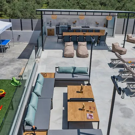 Luxury Mare - With 150m Pool * Roumeli