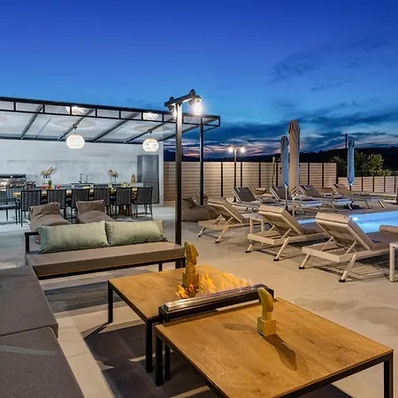 Luxury Mare - With 150m Pool
